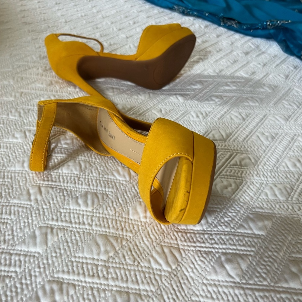 Never used. GIANNI BINI AUSTINNE SUEDE PLATFORM DRESS SANDALS - Picture 12 of 12